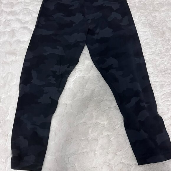Lululemon Black Camo Crop Leggings - Picture 3 of 4